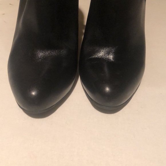 Guess black booties with snake print on the heel. - Picture 9 of 9